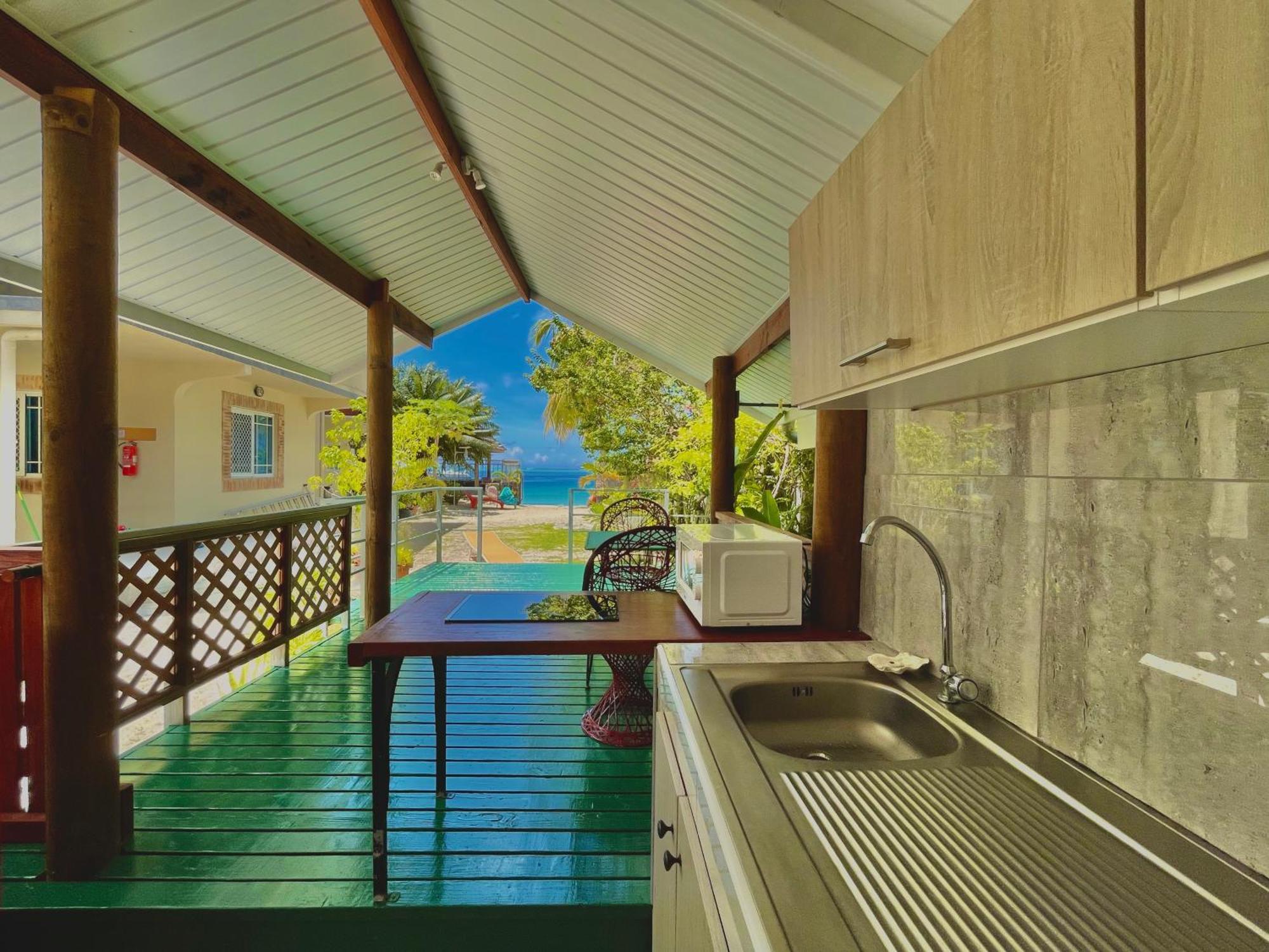 Huahine Beach House Apartment Fare Room photo